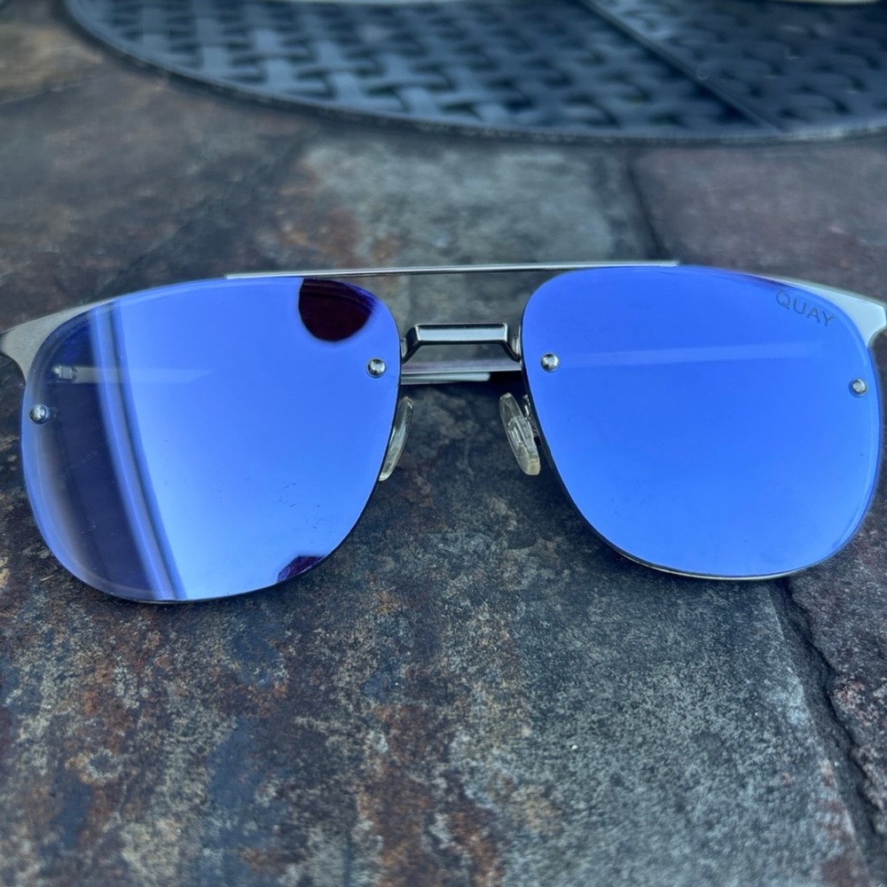 Quay Private Eyes Silver Frame violet Lens mirror Sunglasses